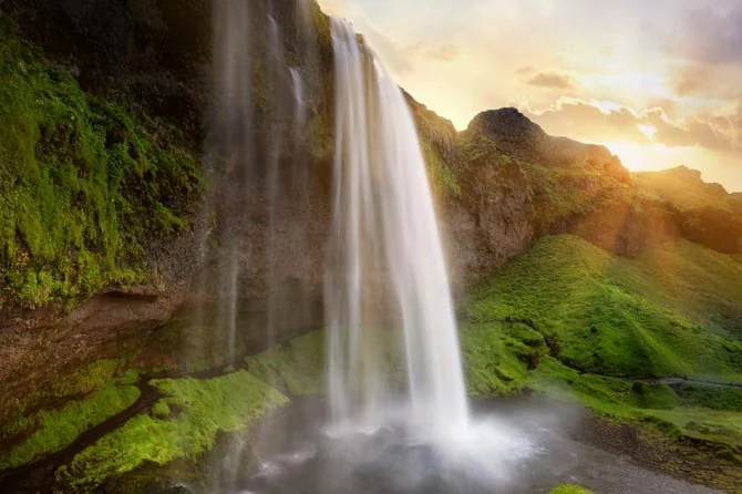 Waterfalls, Black Beach & Optional Glacier Hike